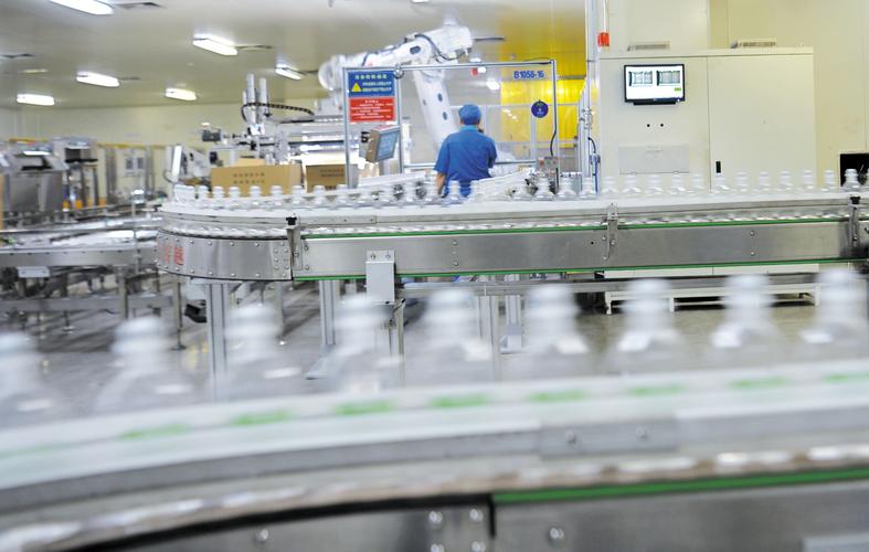 各医药企业为岳池县工业经济实现双过半开足马力生产